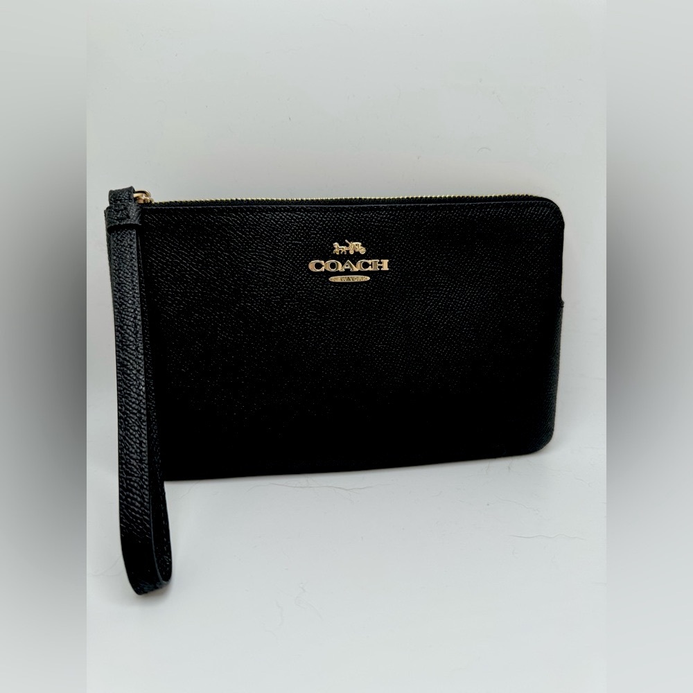 Coach Large Corner Zip Black Gold Hardware Leather Wristlet NWT